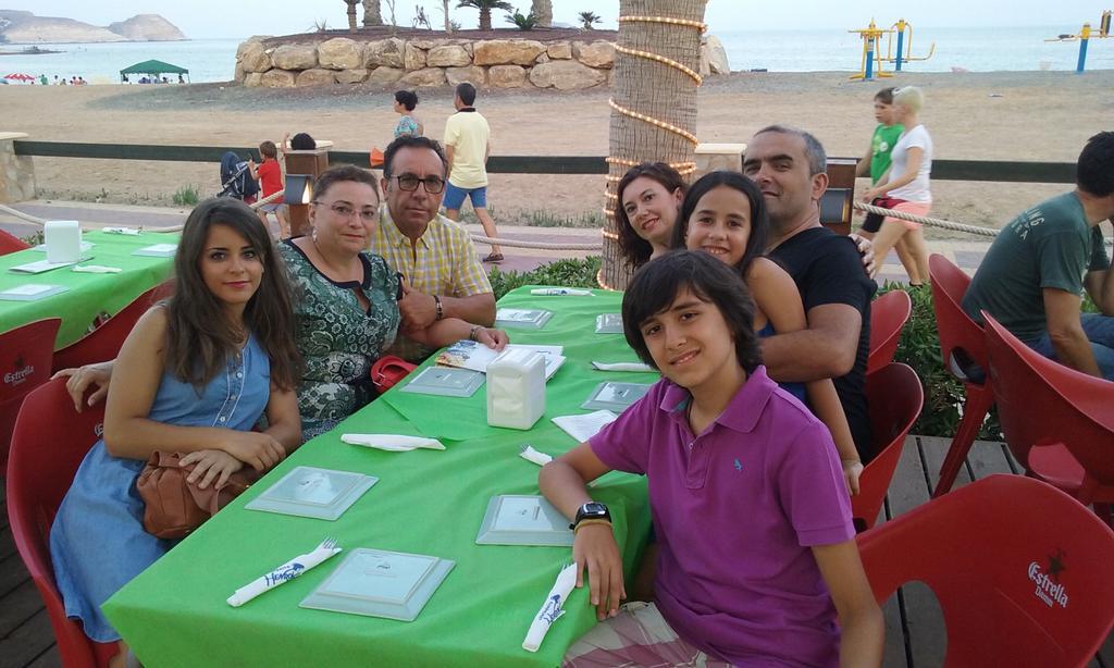 PaulaVLV's tweet photo. Cena en Terreros. http://t.co/oqnSbzXhXD
