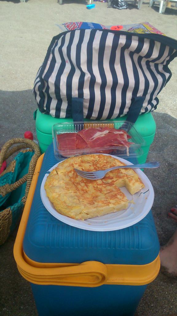 mociconas's tweet photo. Cerveza sin tapa en Andalucía no existe... #playeo http://t.co/HhrTGr7uZc