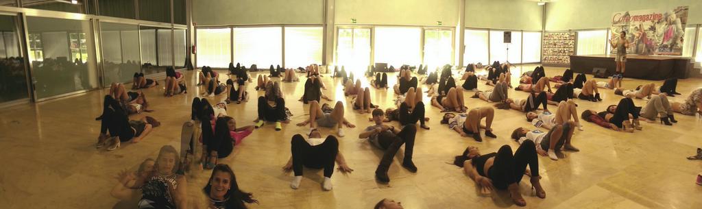 VIKULVIGO's tweet photo. Primera clase del encuentro! Primera clase con @yanismarshall #YanisEnVikul #MasterclassVikul #Vikul2015 http://t.co/406l3wHfqn