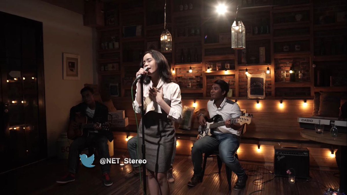 NET_Stereo_'s tweet photo. Lepaskanlah ikatanmu dengan aku. Biar kamu senang. Bila berat melupakan aku. Pelan-pelan saja. #StereoNETeps17 http://t.co/kppsXb5aTm