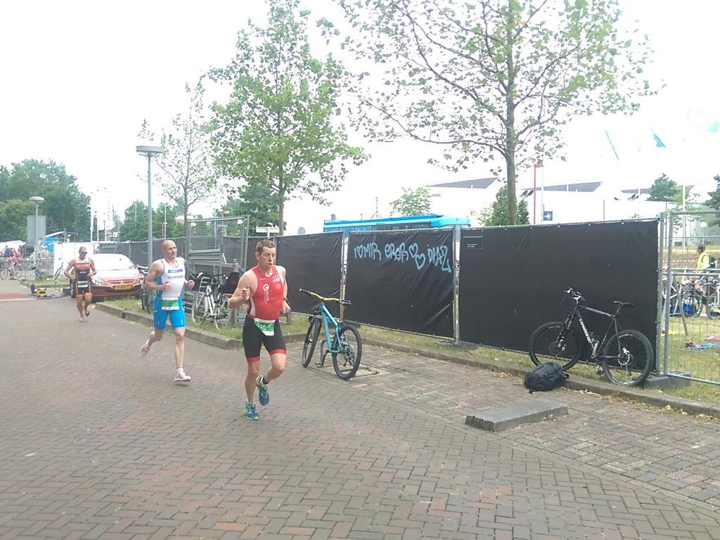 Wouter was al aan het lopen, <a href="/mjvisser/">mjvisser</a> nu ook! Binnen de top20 Noord! #flylikeaneagle #rbt2015