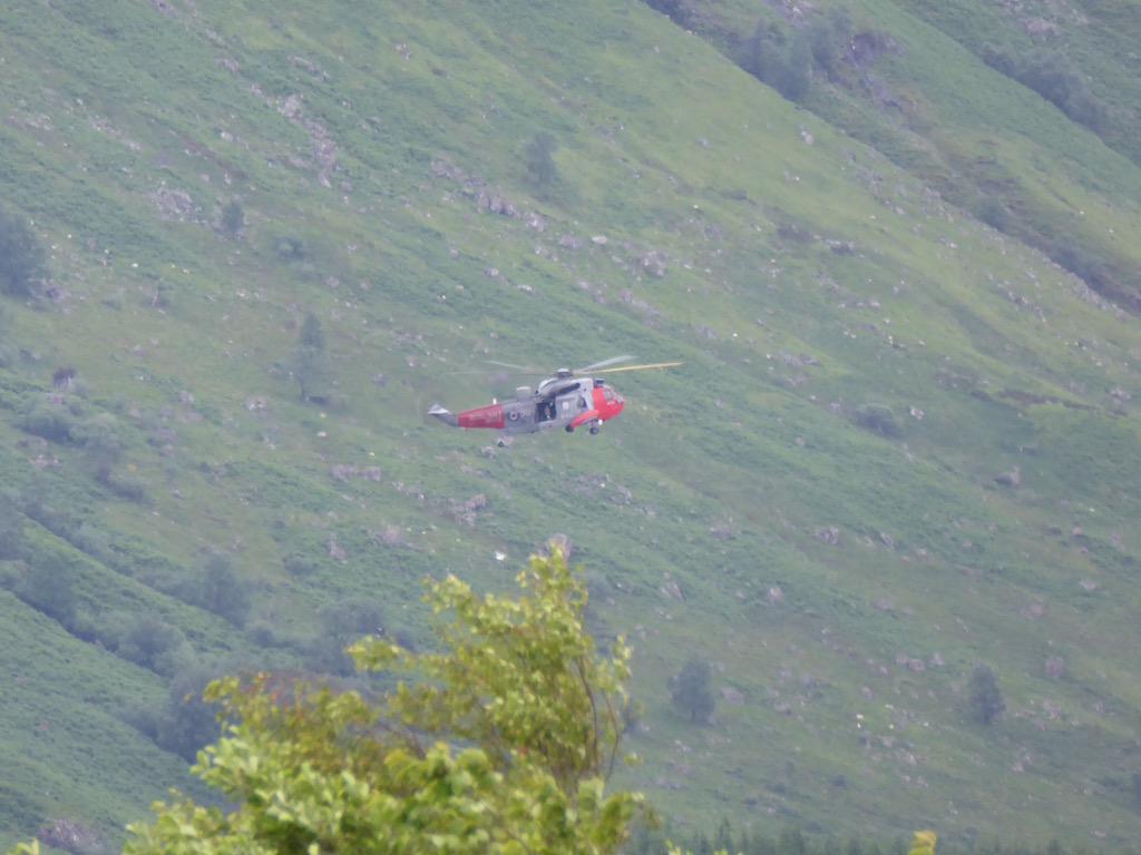 torque137's tweet photo. 177 arriving at @LochaberMRT base of an afternoon.#sarseaking #navyseaking #RESCUE177 #R177 #LMRT #seaking 👍🏻🚁 http://t.co/oaPTMKfZCg