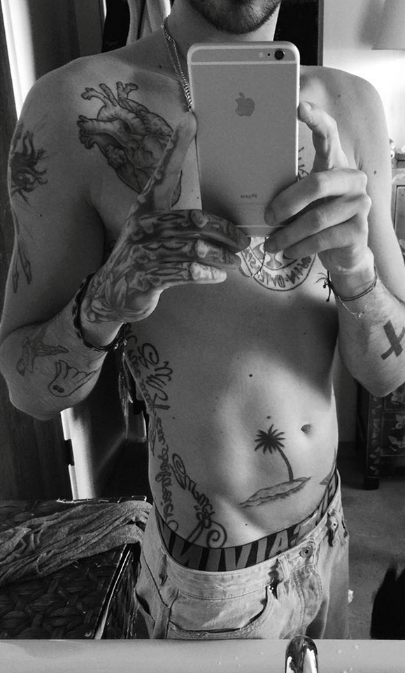 BillKaulitz_DE's tweet photo. #BillKaulitz #Instagram: #timefornewink 💉https://t.co/OjtjJzcn1L http://t.co/LHGuB70XgA