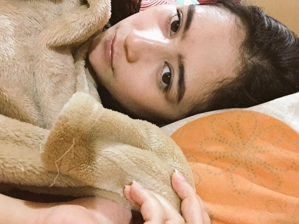 Kata dokter gk boleh banyak gerak, gk boleh angkat barang pokoknya harus istirahat total. Bosen bgtt :(