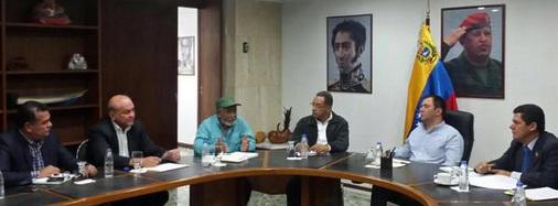 MinAgriculturaV's tweet photo. Min. @YvanGil: información de las semillas dañadas es ejemplo de la guerra económica http://t.co/Ohw9xOSJtf http://t.co/bpg3AmmJXO