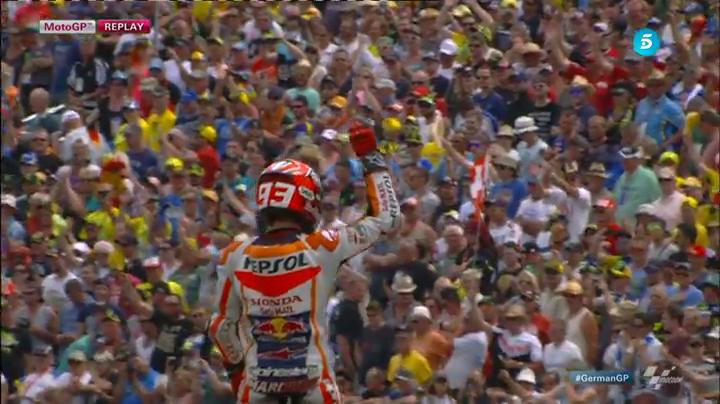 MediasetMotor's tweet photo. VÍDEO: Márquez alarga su idilio con el GP de Alemania por delante de Pedrosa y Rossi http://t.co/8CCvBeatiF #MotoGP http://t.co/klLoCbIoVZ