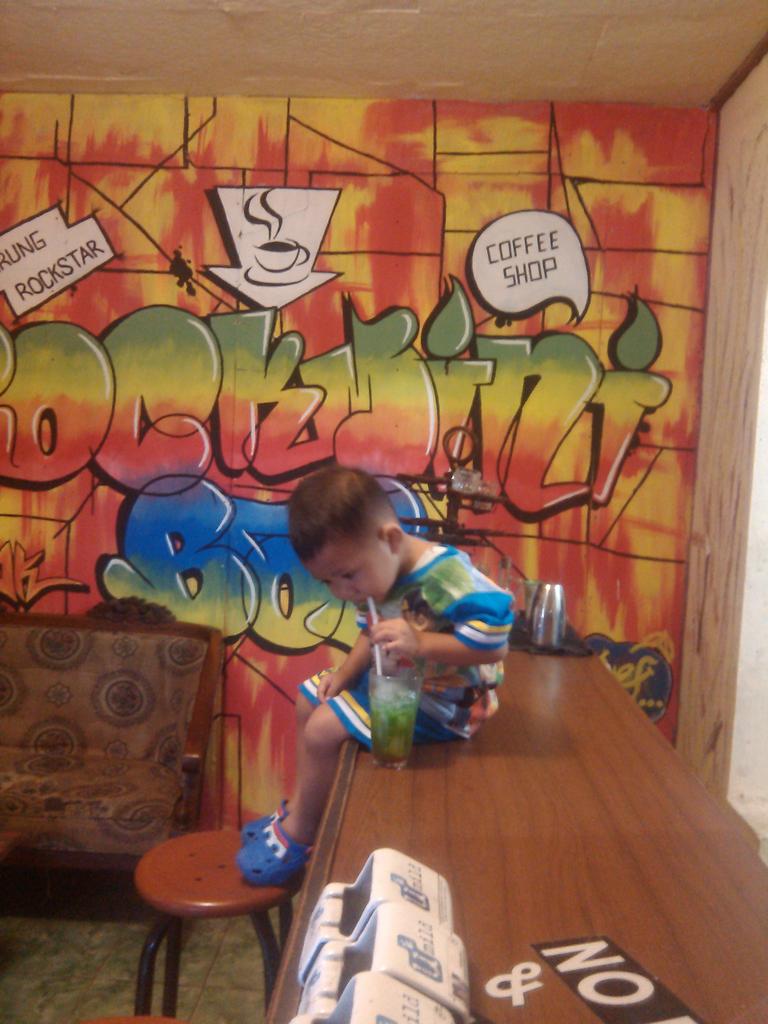 buka puasa mending ke rockmini bar coffee shop aja...