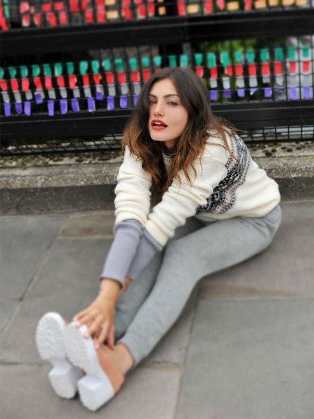 Happy 26th Birthday, Phoebe Tonkin! 