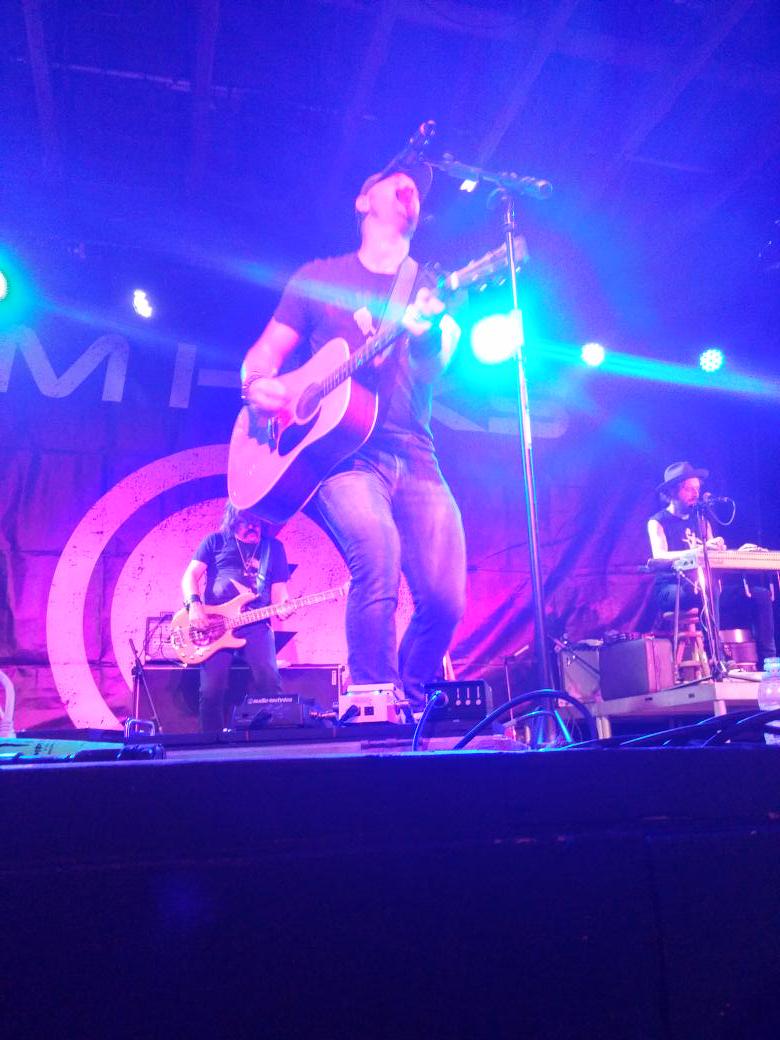 terrie_2012's tweet photo. @timhicksmusic @TheKEEtoBala http://t.co/kklLLyQ5bs