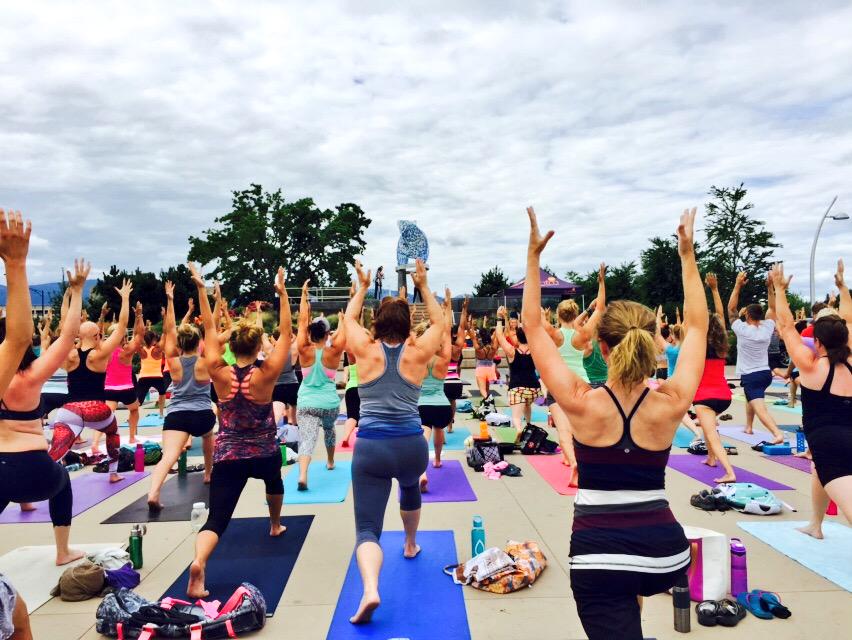 mayalsukhon's tweet photo. Yoga in the park hosted by @oranjfitness! http://t.co/BqgcrmnZjt