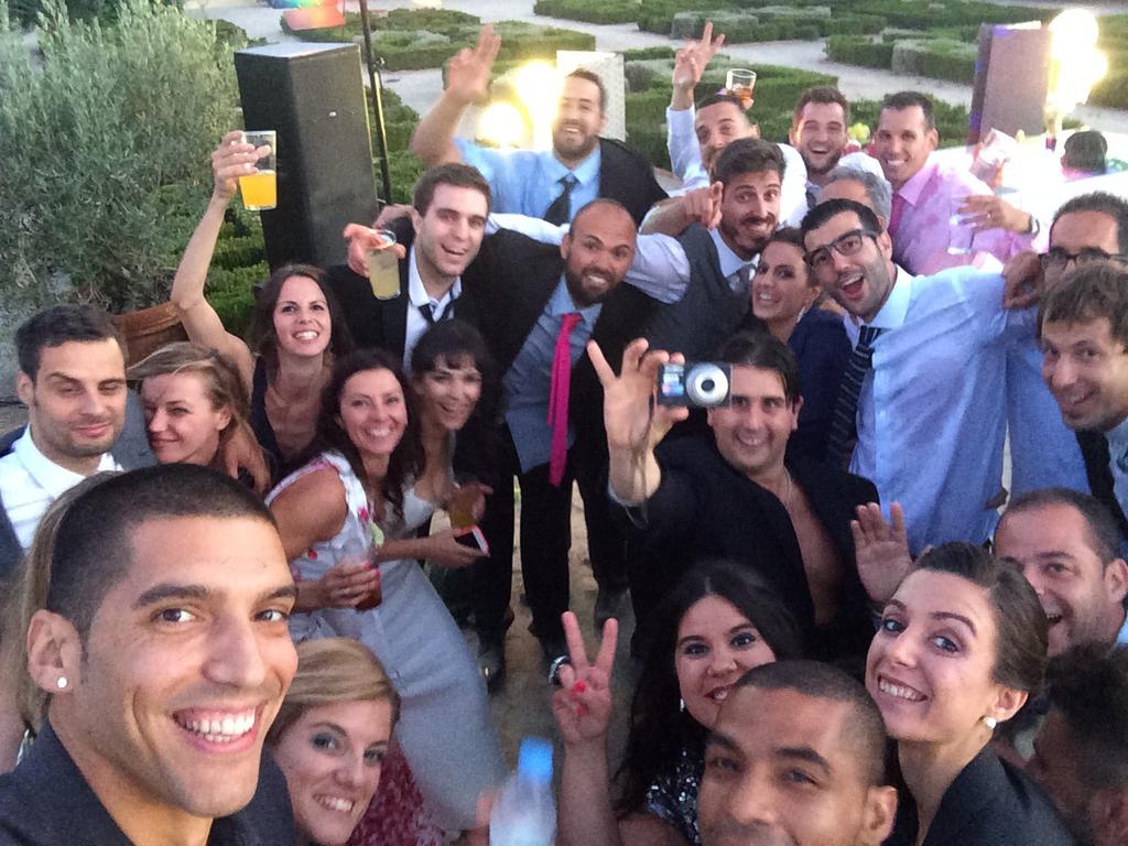 Un placer disfrutar de vuestro día <a href="/rogerfornas/">Roger Fornas Lladó</a> <a href="/lau_carrasco_/">Laura</a> Os deseo toda la felicidad del mundo. Viva los novios!