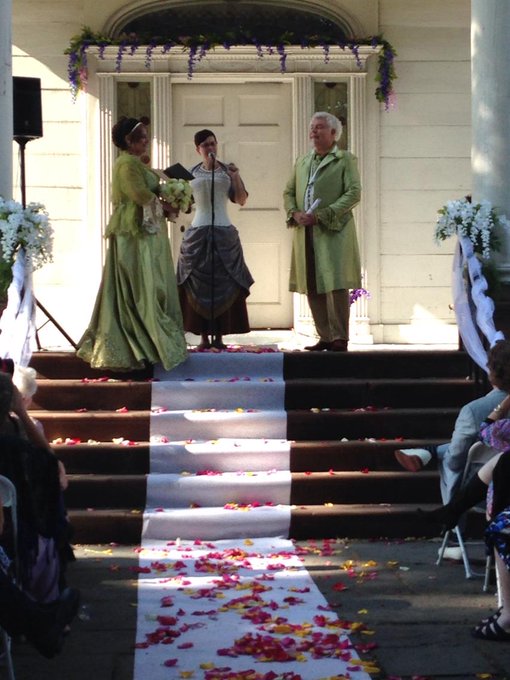 Hey look I married some great people yesterday. Legally. #LegitOfficiant http://t.co/a9p0KHfMRr<a href="/tag/legitofficiant"class="tags"><span>#legitofficiant</span></a>