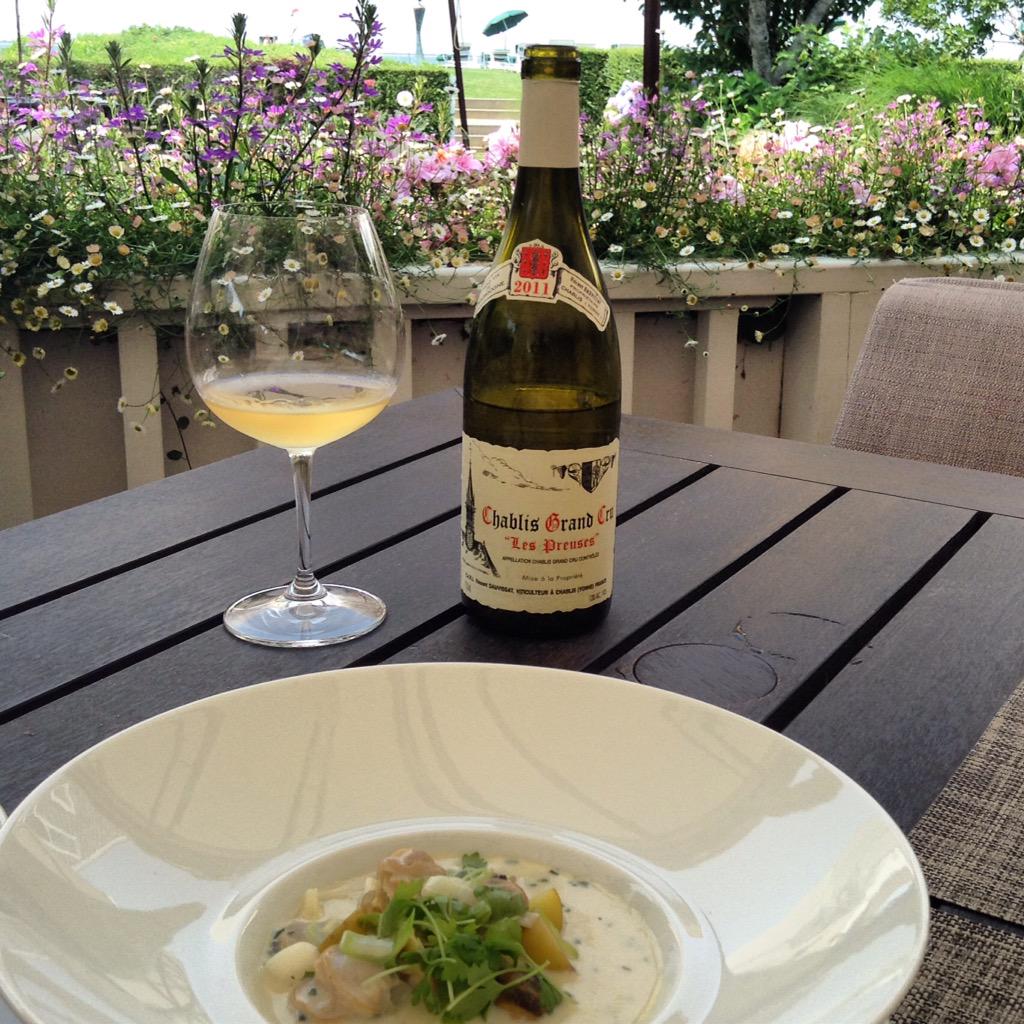 RockandRhone's tweet photo. Topper's chowder with a view⛵️⚓️🎣 @WauwinetInn #TheWauwinet 🇺🇸 #Nantucket #Dauvissat #LesPreuses 🍇 2011 #Preuses http://t.co/tXr2lpnxCT
