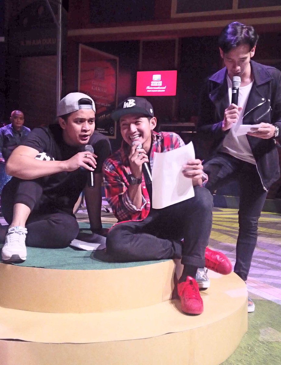 mega_memoi's tweet photo. @bangbily @ChandKelvin @TarraBudiman bakalan nyanyi apa yaa hari ini? Tunggu aja di @sahur_itu_indah #SII_jagalisanmu http://t.co/ANN6mbckeg