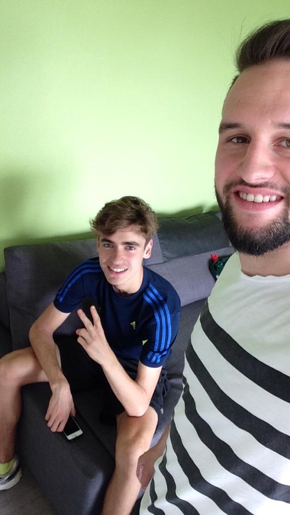 TempsMorgan's tweet image. Moi et mon pote le gay @BertonMaurin 😜👌🏻