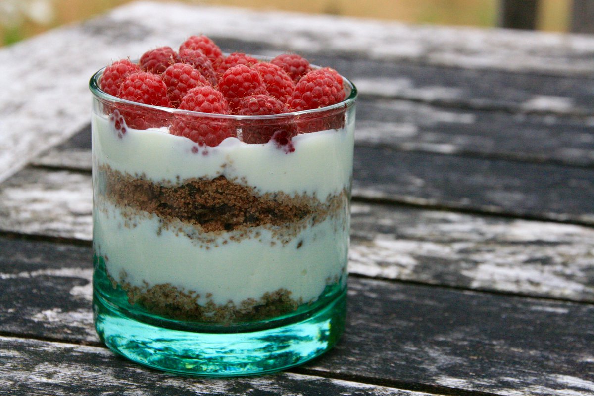 barkingbaking's tweet photo. Shaping up to be a fab game! Sustain yourself with a little yog pot! #Wimbledon
http://t.co/nwdIHXGkdK http://t.co/Fm8gBpyZYK