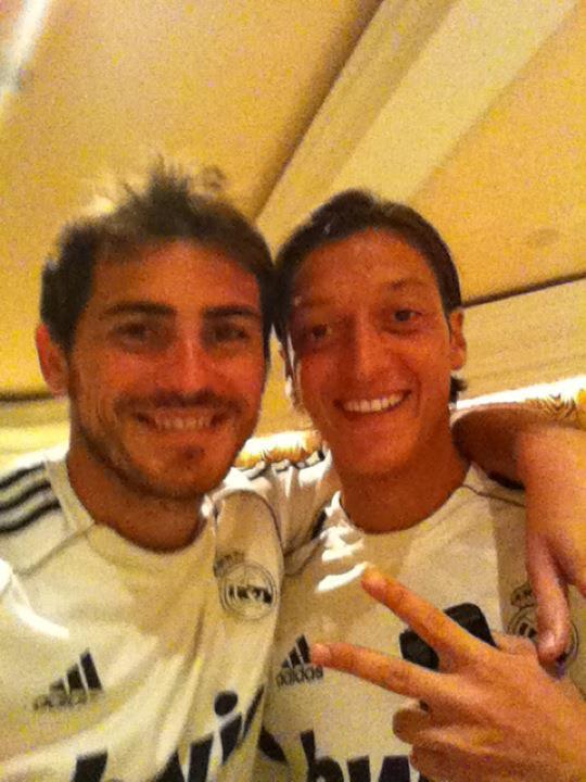 M10's tweet photo. Iker my friend, I wish you all the best and many more titles at FC Porto!!! http://t.co/hgvS9K8KxD