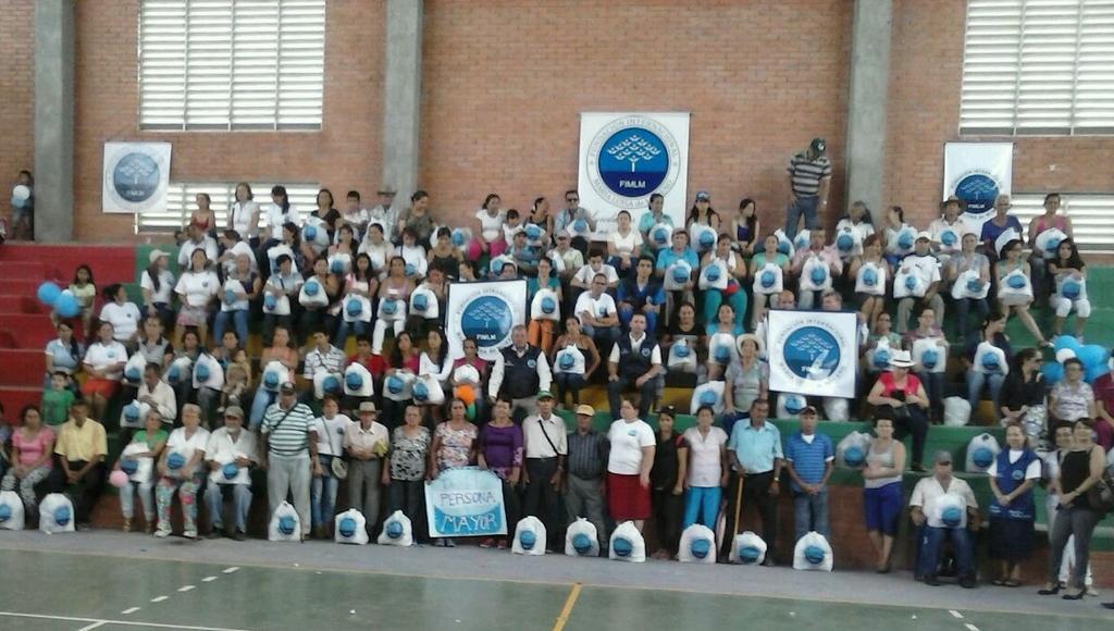 FIMLM's tweet photo. En Lebrija-Santander con la campaña de @MLPiraquive #UnDiaParaLaPersonaMayor llevamos #AlegríayBienestar http://t.co/uP8WAQXSj8