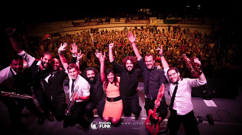 imaginafunk's tweet photo. ¡Cómo ha evolucionado este grupazo gaditano! ¡Gracias @TheAgapornis por compartir vuestro funk con nosotr@s! http://t.co/PUw5ug74MC