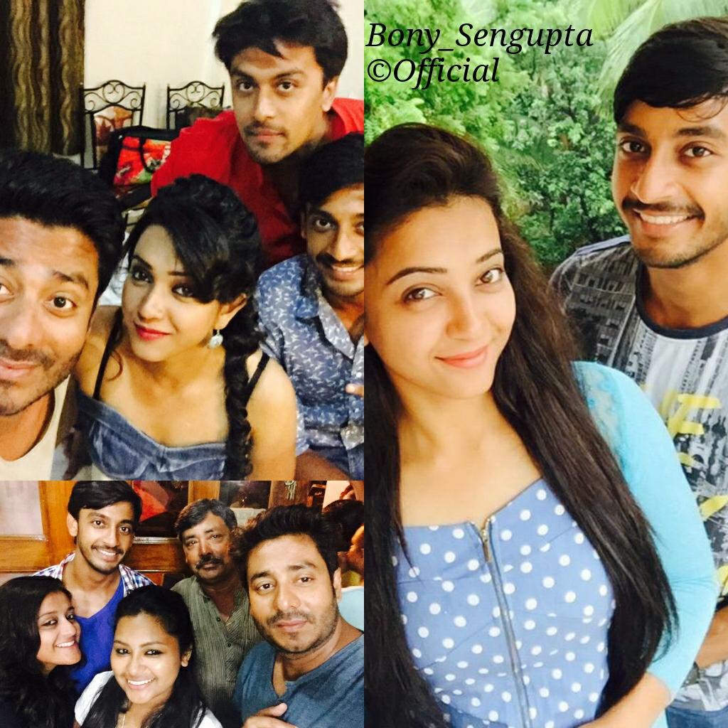 bony_sengupta's tweet photo. On the set....fresh #selfie http://t.co/ga3BrDGqAR