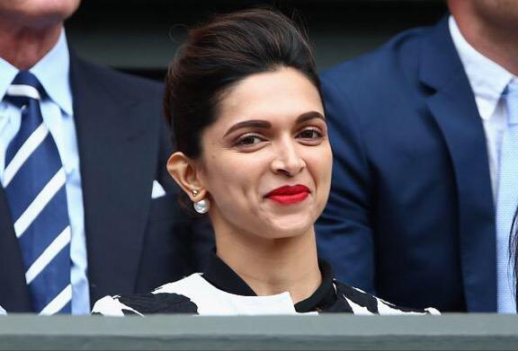 MissMalini's tweet photo. Oh ya! I've seen those before :) #itscooltorepeat @deepikapadukone @Dior @panku_ @Wimbledon @tennis_photos http://t.co/JjfeiySf8a