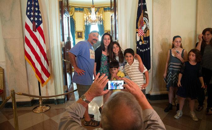 wearetj's tweet photo. You can now snap a picture inside the #WhiteHouse as the camera ban has been lifted! #Selfie lovers rejoice! http://t.co/LjCxozz0b8