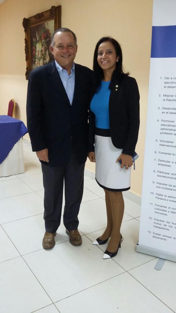 LuriesDecana's tweet photo. Felicidades a los organizadores de CADE Chiriquí excelente expositores. @Economia_UNACHI @UNACHIpanama Presente http://t.co/EMobJIPg4g