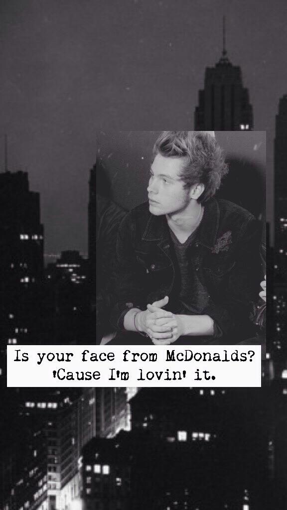 x5SOS_Updatex's tweet photo. Fave if ur a luke girl x N 🐢 http://t.co/OE34MQYPhp