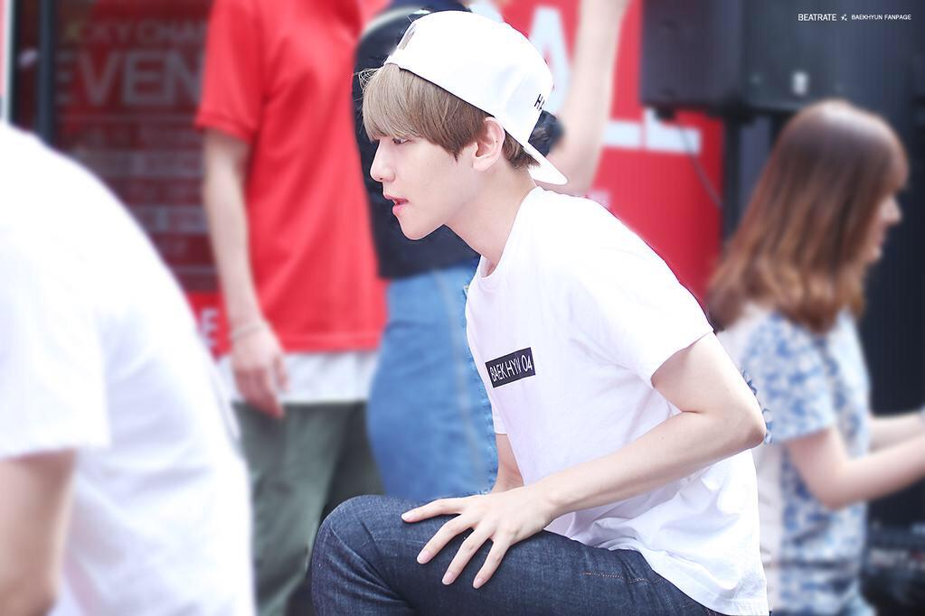 baekchanyl's tweet photo. 150711 BAEKHYUN http://t.co/8x0XoOAUye