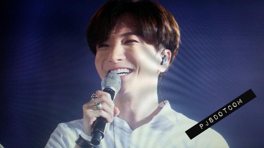 pjsdotcom's tweet photo. 150712 SS6 ENCORE. 내사랑들 하트 잘 받아쑴?ㅎㅎㅎㅎ😘
#이특 #최고 #SS6Encore #supershow6 
#Leeteuk #pjsdotcom #박정수닷컴
#박닷 #박정수 #♥ http://t.co/7Tx4MGJVwn