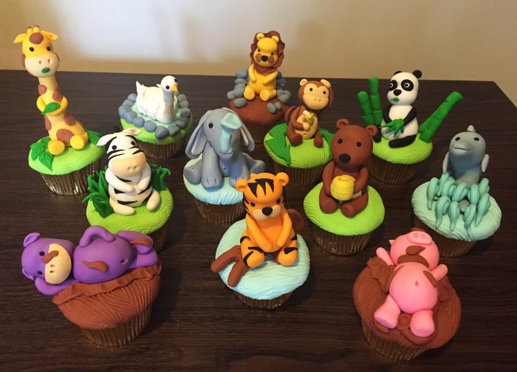 VinoGBastian__'s tweet photo. B'day cupcakes nya Jizzypearl ini kok gak tega banget ya buat dimakan.. @Marshatimothy2 http://t.co/gH51CwNGPa