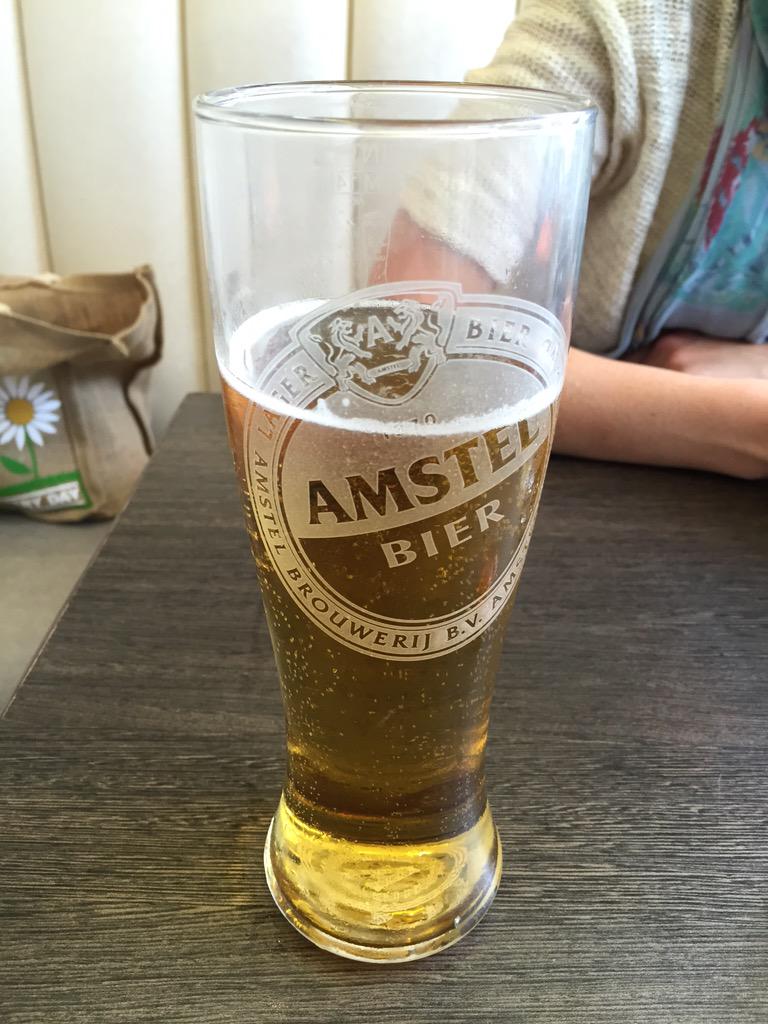 resolutioncreat's tweet image. Cheeky drink in Harry's Bar Billericay with @rebeccamhyatt and kids.