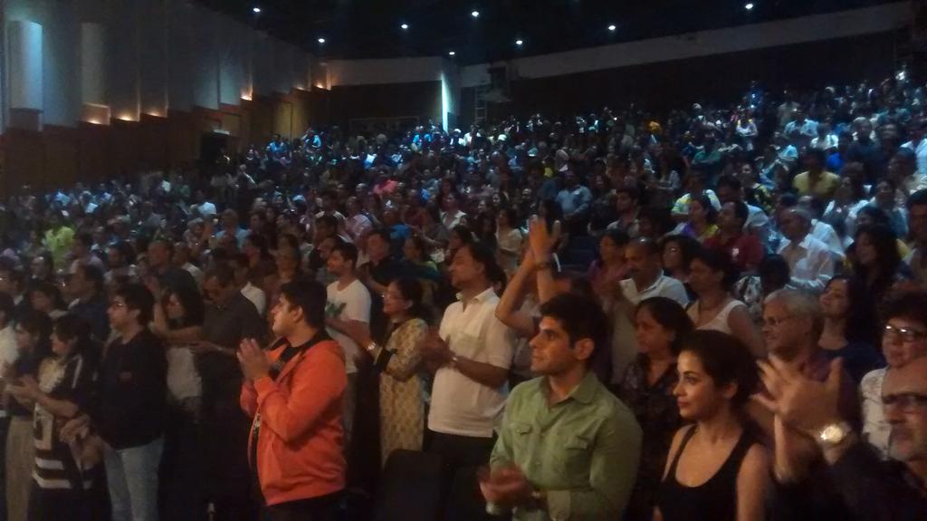 ap_mum's tweet photo. Standing ovations all the way!!
What a show. The audience absolutely loved every bit of it:) #Merawohmatlabnahitha http://t.co/wMKbNocZTR