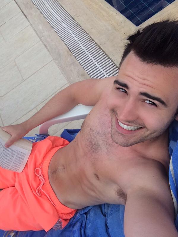 FitFamousMales's tweet photo. Wow! How hot is @MichaelCollabro? He's looking in great shape! Loving this shirtless selfie. http://t.co/YGy0UeFJrH