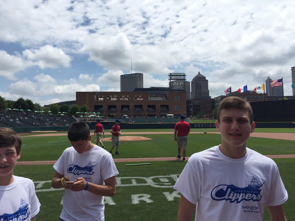 SherwoodWBWS's tweet photo. On the field! #4thWBWS http://t.co/Y0myUEqOC9