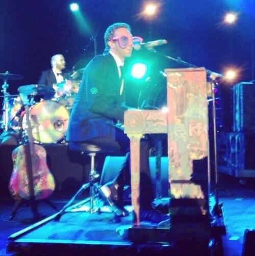 coldplaythings's tweet photo. The frontman of a multimillion record selling band http://t.co/1bpaOdsi9h
