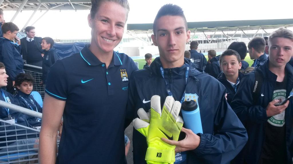 rguillamon1999's tweet photo. @klbardsley thank u very much for the present and the great experience. A Good person and a good goalkeeper. The best http://t.co/SLZ2xBMuQA
