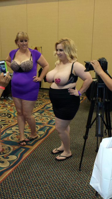 Having fun at @BBWCON at the #MotorBoatBooth http://t.co/JSnOYv53Xm<a class="tags" href="/tag/bbwcon">@bbwcon</a><a href="/tag/motorboatbooth"class="tags">#MotorBoatBooth</a>