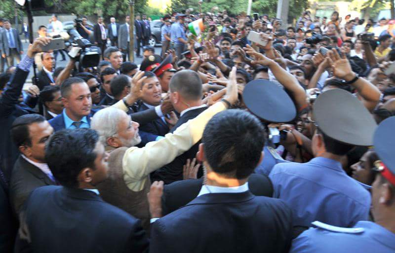 Hindu_Garjana's tweet photo. आज भी मेरे मालिक तेरा जादू कायम हैं ।।
#ModiInCentralAsia
यहाँ भी होगा वहाँ भी होगा क्या..
तेरा ही जलवा... http://t.co/Ai7DMOrZyE