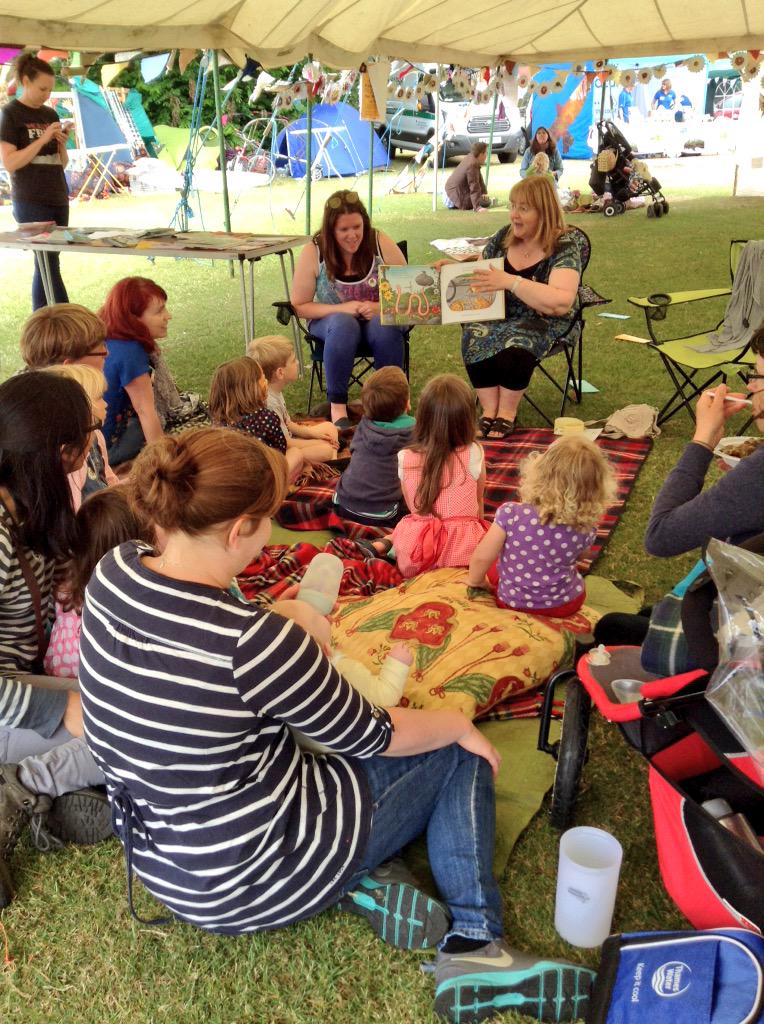 “<a href="/GrrChris/">ReadingCBG</a>: <a href="/FCBGNews/">FCBG</a> chair <a href="/SarahStuffins59/">Sarah Stuffins</a> and <a href="/Amykrouth/">Amy Routh</a> in full swing storytelling <a href="/CavershamFest/">Caversham Festival</a> ” love #reading