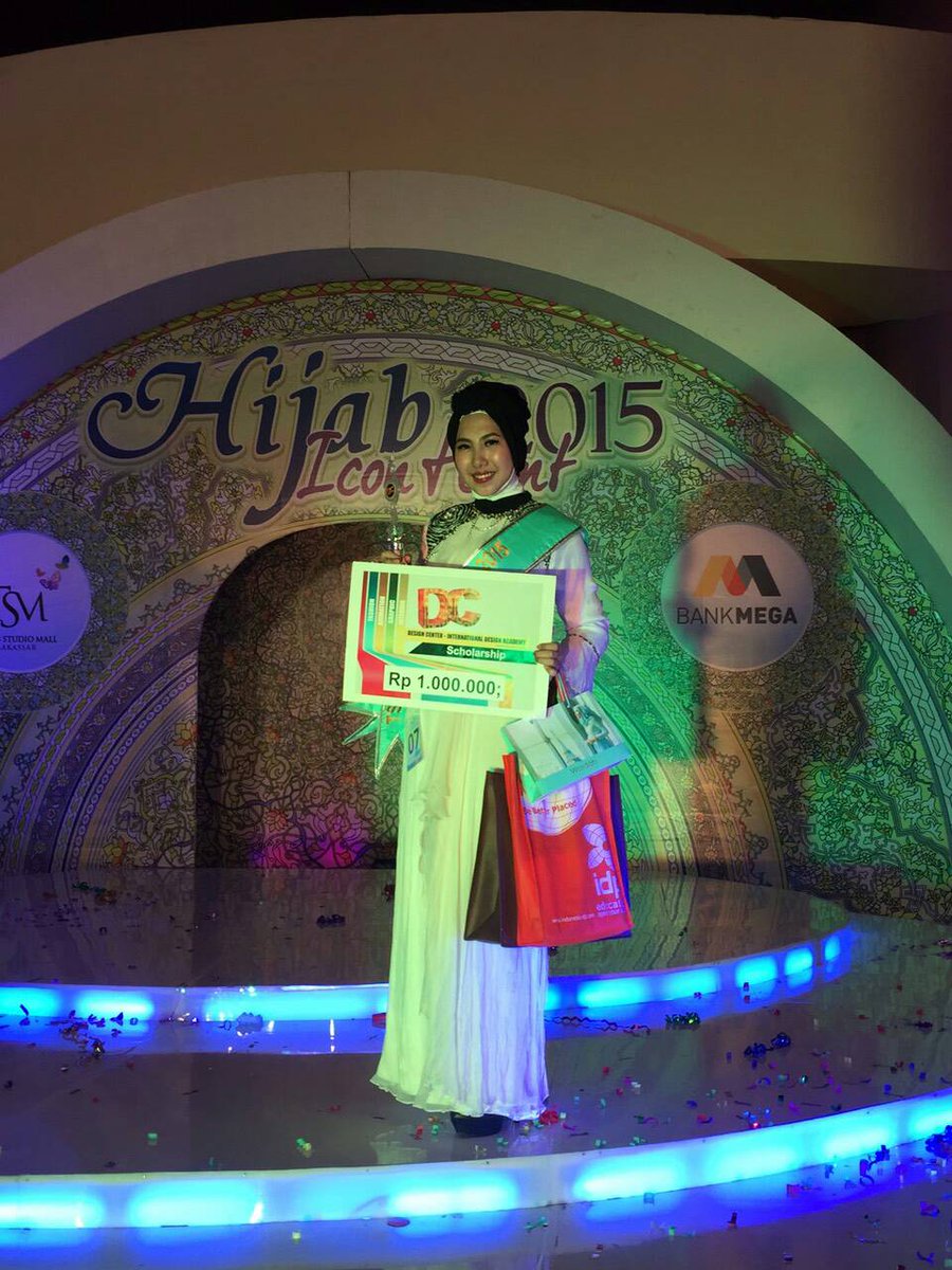 Selamat untuk <a href="/myvinaa/">ELVINA CHANDRA</a> terpilih sebagai Hijab Icon 2015 bersama 4 peserta lainnya. Selamat :-)