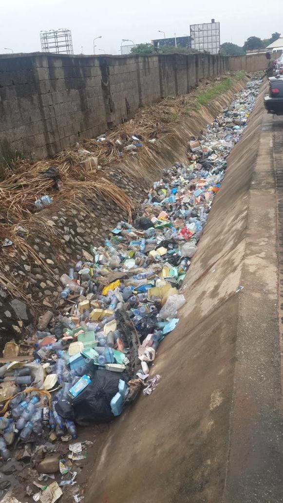 FMedunoye's tweet photo. this is d drainage at nahco airport http://t.co/0WC4yX8Gyi