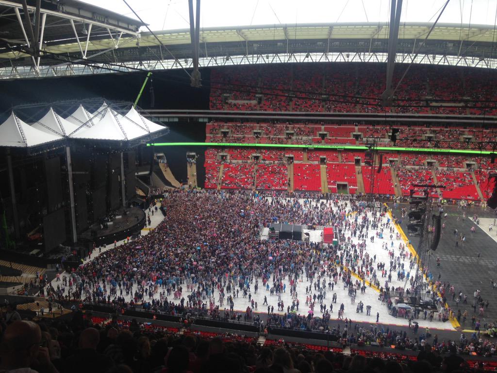 Just heard <a href="/passengermusic/">Passenger</a> was amazing!! Now waiting for <a href="/OneRepublic/">ONEREPUBLIC</a> and <a href="/edsheeran/">Ed Sheeran HQ</a>! Sick time! #wembley #edsheeran