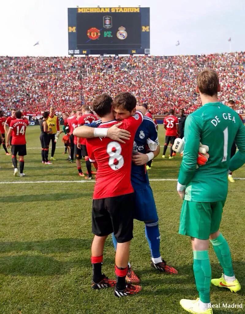 Se escribe ¡Iker Casillas ! Pero se pronuncia ¡EL MEJOR PORTERO DE LA HISTORIA ! #GraciasCasillas #Leyenda