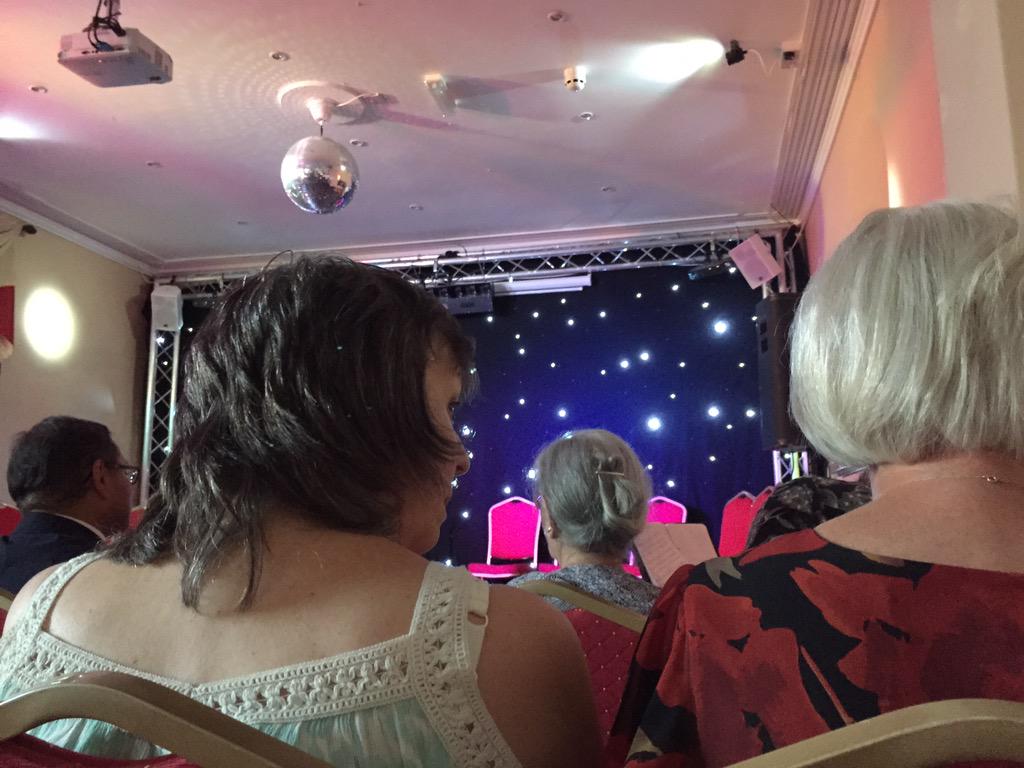 orangina17's tweet photo. Great night with @JohnDerekson and Reads Warblers choir members at @LowtherHotel #Goole http://t.co/n5Gus4L5vr