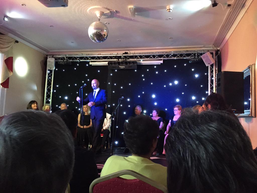 orangina17's tweet photo. Great night with @JohnDerekson and Reads Warblers choir members at @LowtherHotel #Goole http://t.co/n5Gus4L5vr