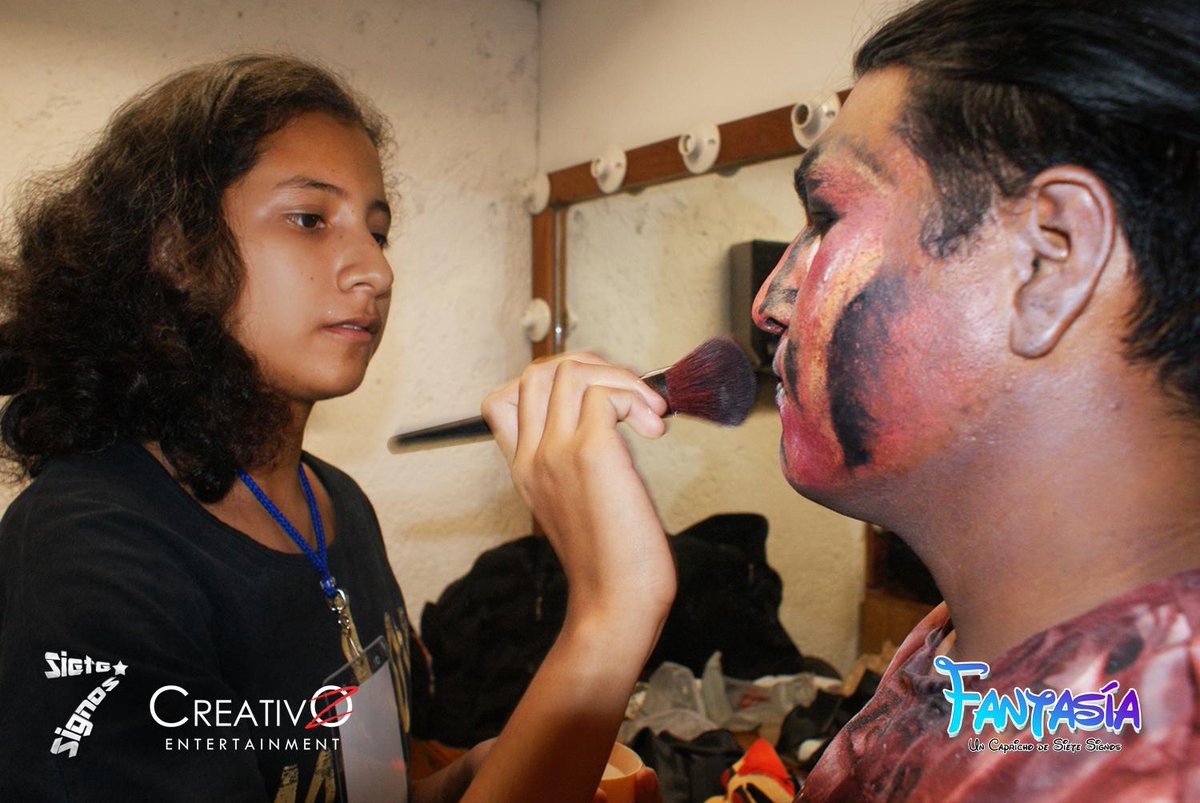 creativozen's tweet photo. Diana dándole los últimos a #Scar, antes de iniciar #Fantasía! http://t.co/3328hBCg4Y