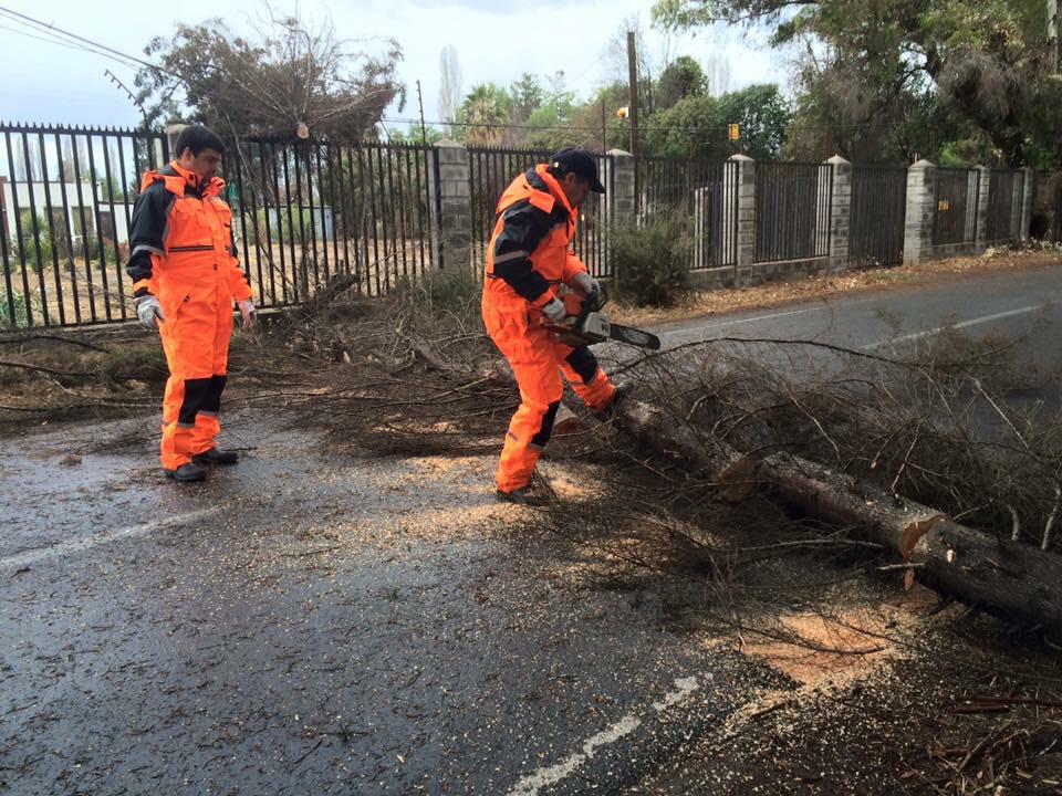 Muni__Lampa's tweet photo. Trabajos de Emergencia #Lampa. @Emergencialampa @reddeemergencia @RadiolampaFM @onemichile http://t.co/NXYIxu74q5