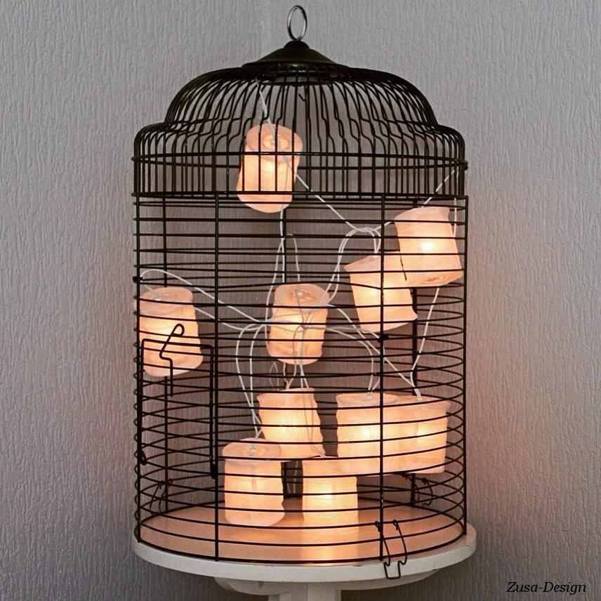 Combineer een vogelkooi met lampionnen voor dit leuke resultaat. Bekijk de video op zusa-design.nl. #diy #inspiratie