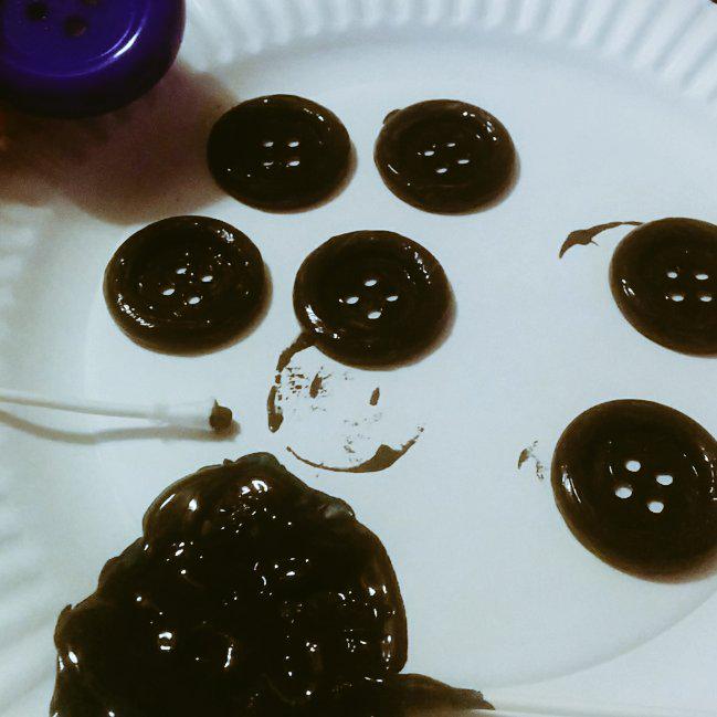 MissValandrah's tweet photo. This is happening. Buttons #wip #moxxi http://t.co/iqXertSlKA